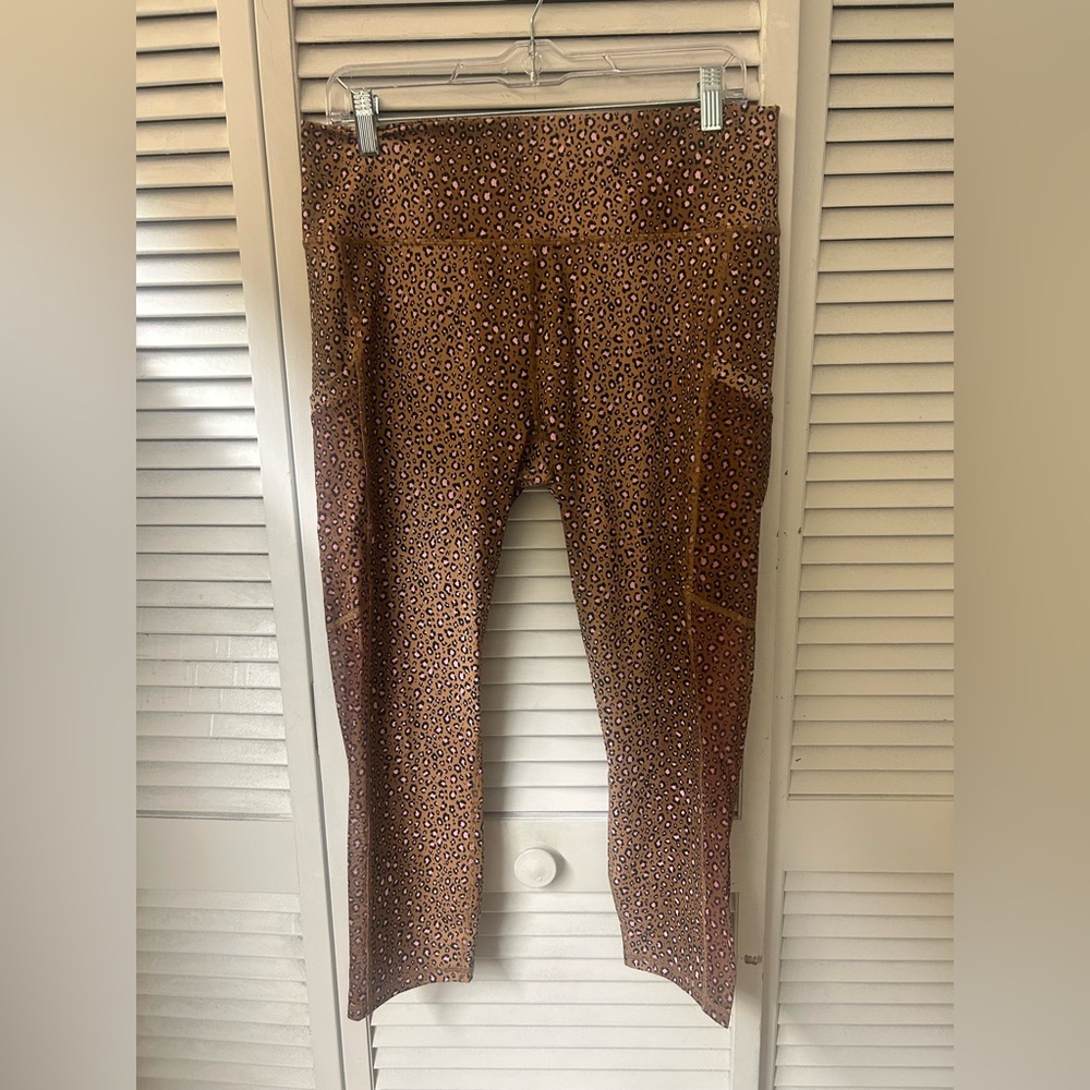 Fabletics Mila Leopard Print High-Waist Capri’s Size‎ XL